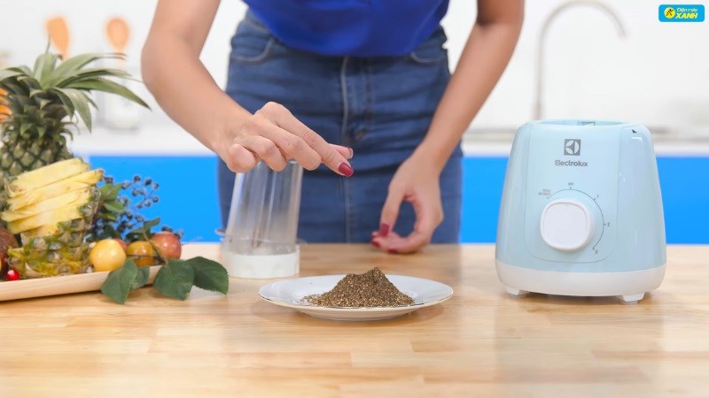 Xay bột với m&aacute;y xay sinh tố Electrolux EBR3416