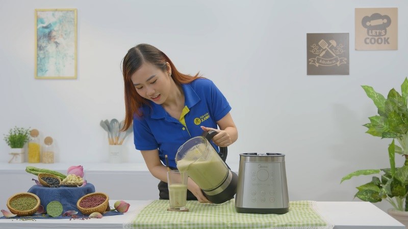 Sử dụng m&aacute;y l&agrave;m sữa hạt