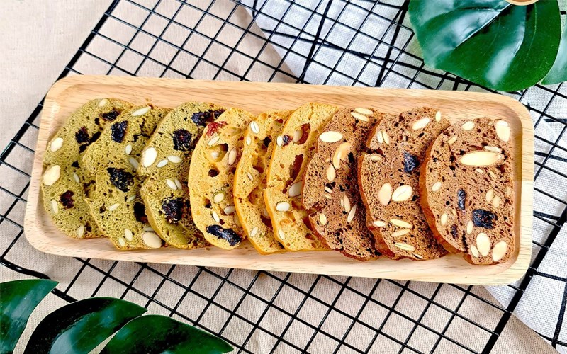 Bánh biscotti sau khi nướng bằng lò nướng