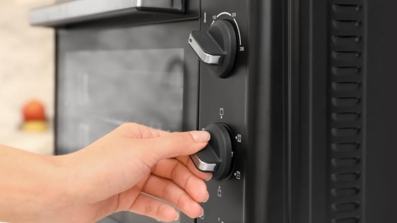 L&agrave;m n&oacute;ng l&ograve; nướng 15 ph&uacute;t trước khi nấu