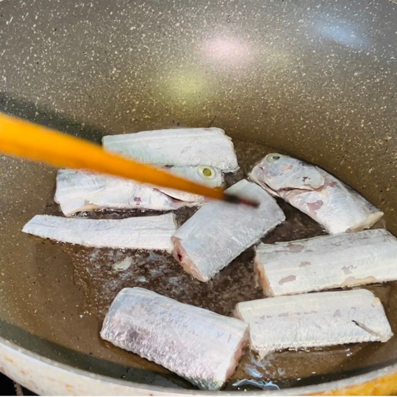 Bước 1 Sơ chế các nguyên liệu Cá hố kho cà chua