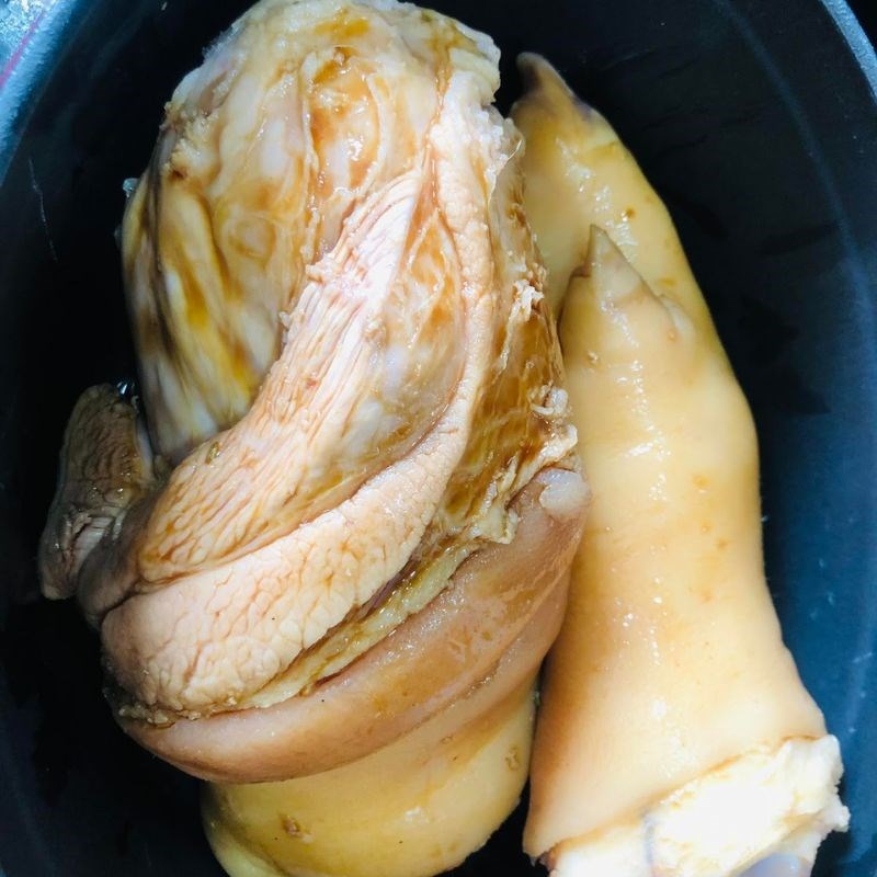 Bước 3 Áp chảo chân giò Chân giò hầm ngũ vị