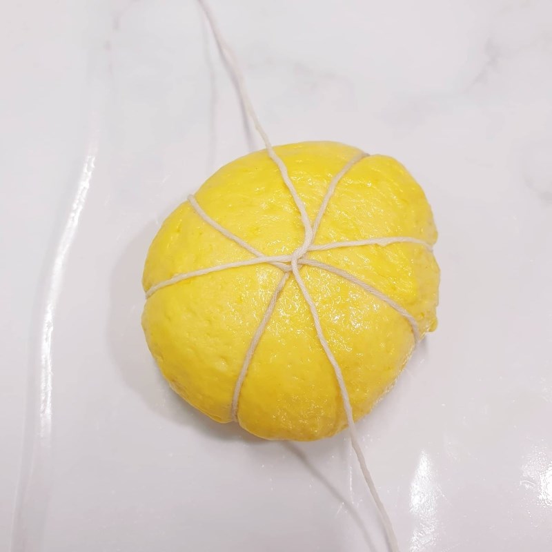 Bước 5 Buộc dây tạo hình bí Bánh mì bí đỏ