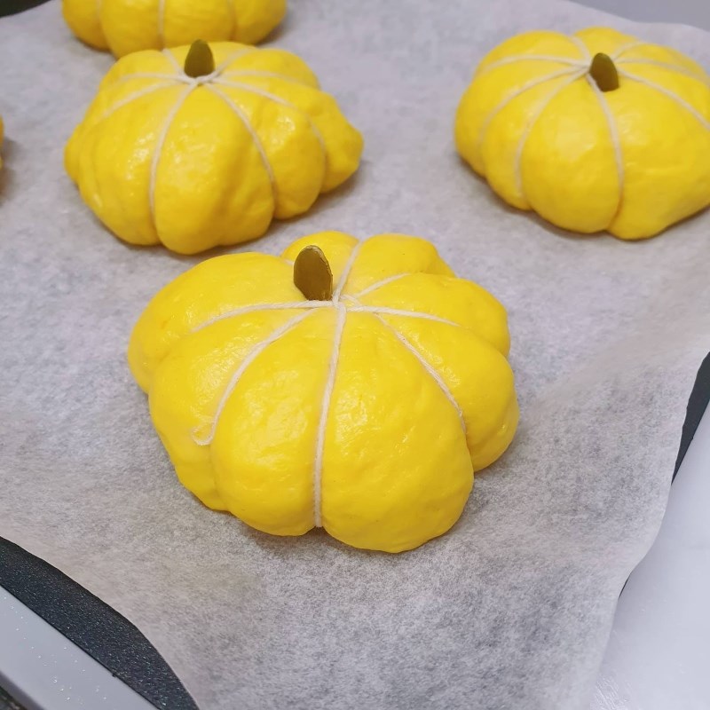 Bước 5 Buộc dây tạo hình bí Bánh mì bí đỏ