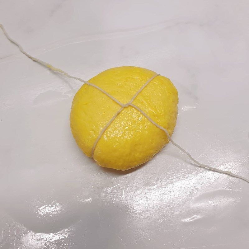 Bước 5 Buộc dây tạo hình bí Bánh mì bí đỏ