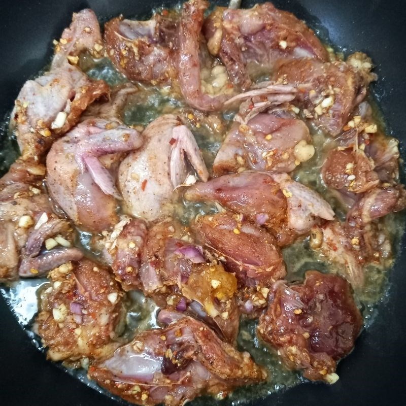 Bước 3 Chiên chim cút rôti Chim cút rôti