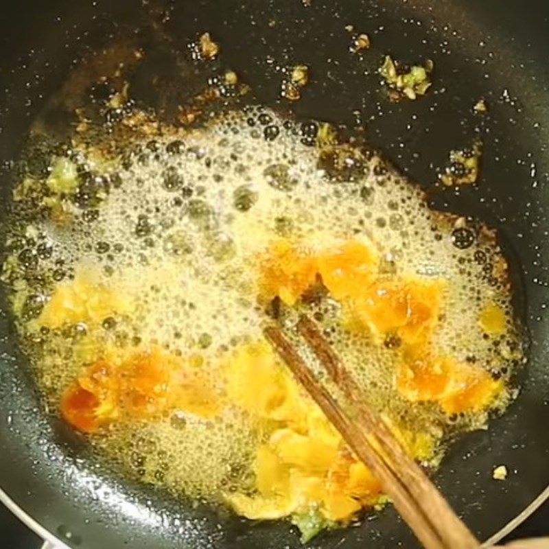 Bước 2 Chiên đậu hũ với trứng muối Đậu hũ chiên trứng muối
