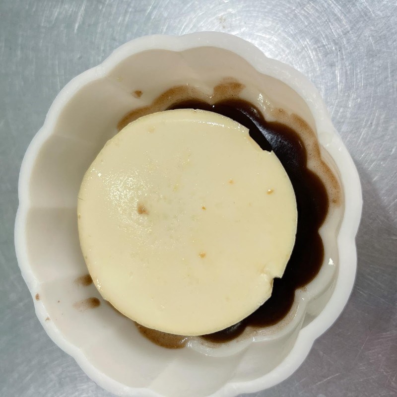 Bước 3 Đổ khuôn Bánh Trung Thu rau câu socola nhân bánh flan