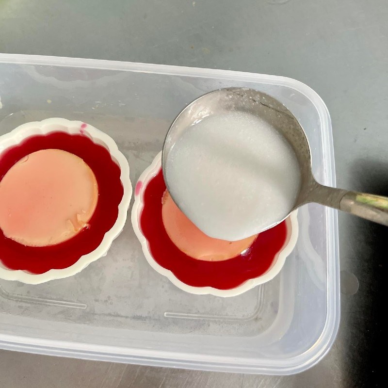 Bước 5 Đổ khuôn Bánh Trung Thu rau câu thanh long đỏ nhân flan