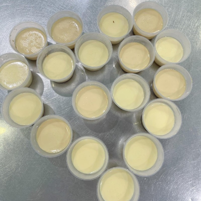 Bước 3 Đổ khuôn và hấp bánh flan Bánh Trung Thu rau câu thanh long đỏ nhân flan