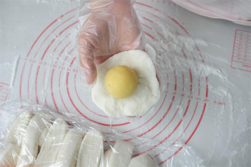 Bước 6 Đóng bánh Bánh trung thu dẻo nhân đậu xanh