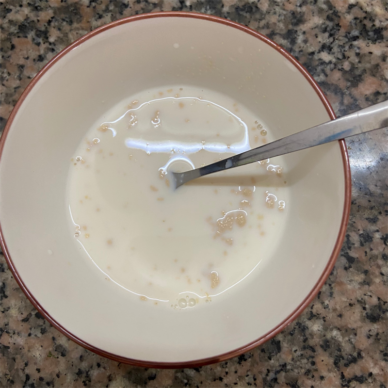 Bước 2 Kích men và lấy nước cốt thanh long Bánh bao thanh long đỏ ức gà