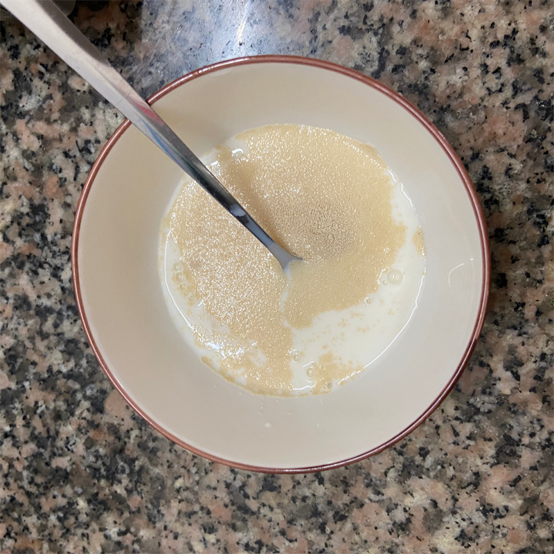 Bước 2 Kích men và lấy nước cốt thanh long Bánh bao thanh long đỏ ức gà