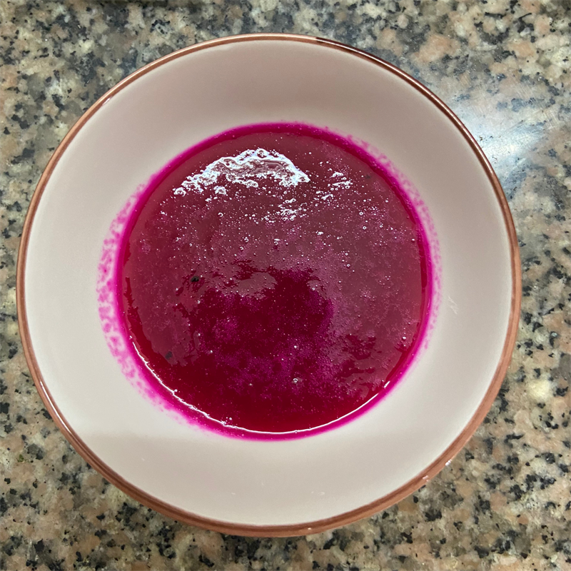 Bước 2 Kích men và lấy nước cốt thanh long Bánh bao thanh long đỏ ức gà