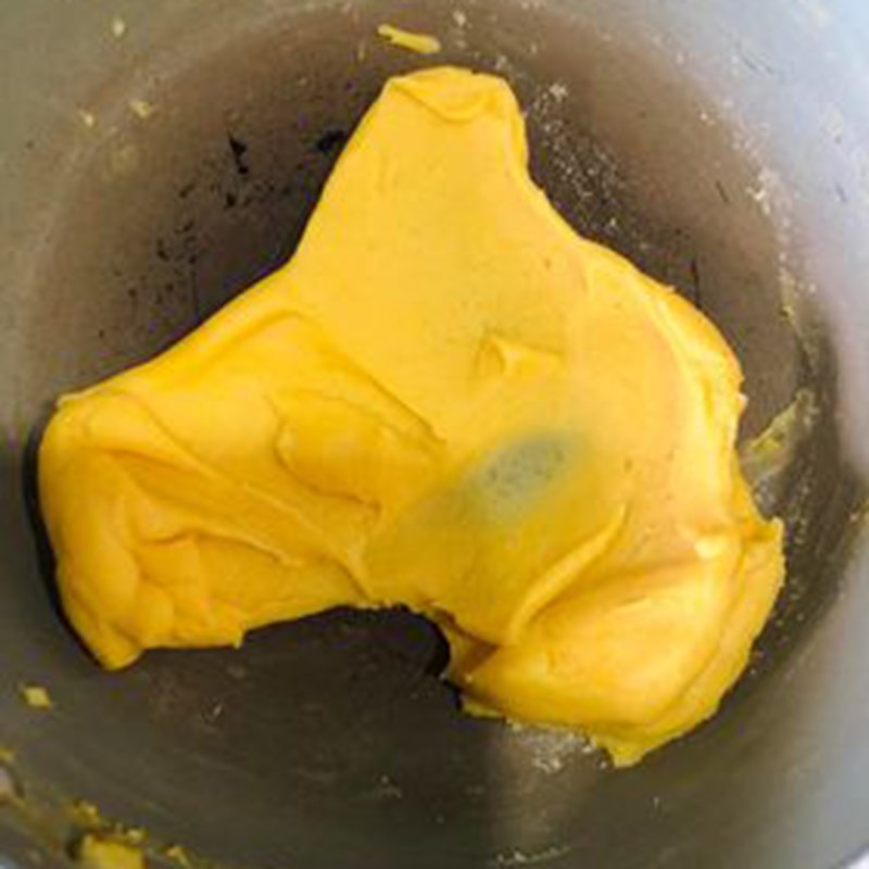 Bước 3 Làm vỏ bánh  Bánh ngàn lớp đậu đỏ trứng muối