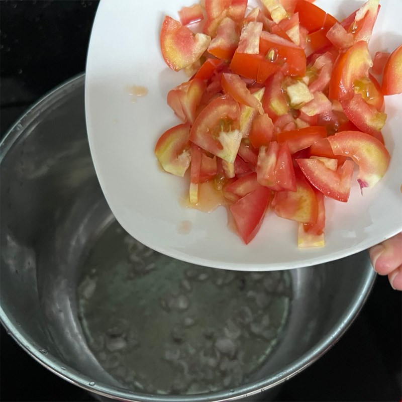 Bước 2 Nấu nước lẩu Lẩu cá hồi măng chua