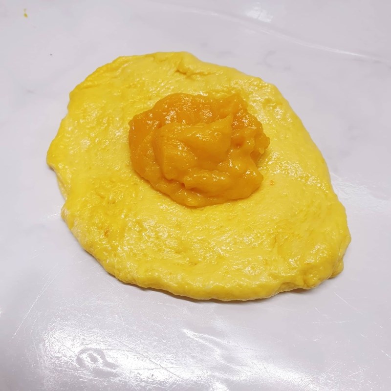 Bước 4 Nhồi bột Bánh mì bí đỏ