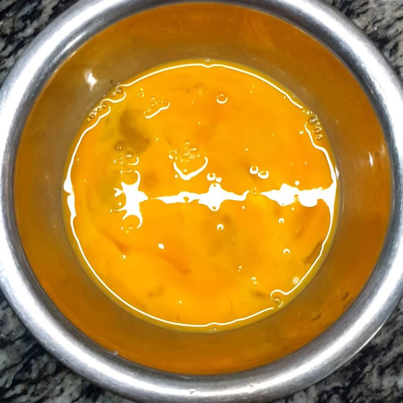 Bước 2 Pha hỗn hợp bột Bánh bò nướng bằng nồi chiên không dầu