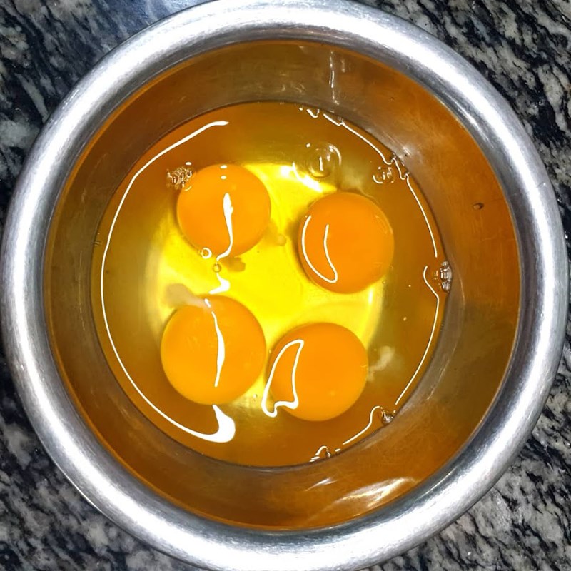 Bước 2 Pha hỗn hợp bột Bánh bò nướng bằng nồi chiên không dầu