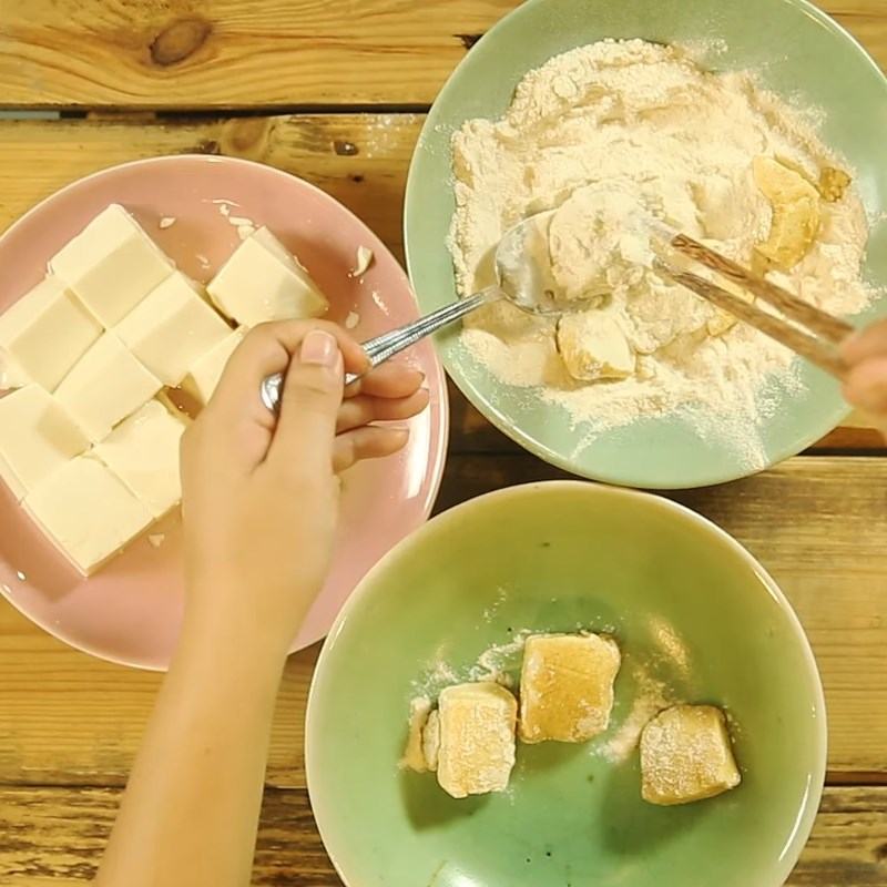 Bước 1 Sơ chế các nguyên liệu Đậu hũ chiên trứng muối