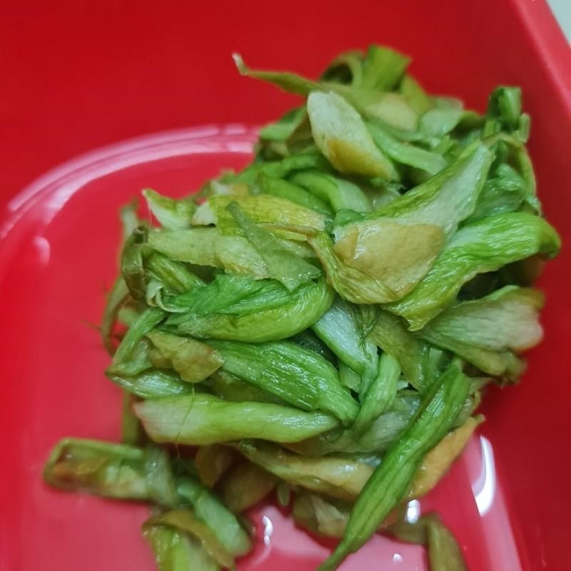 Bước 1 Sơ chế dọc mùng Canh chua thịt băm dọc mùng (Công thức được chia sẻ từ người dùng)