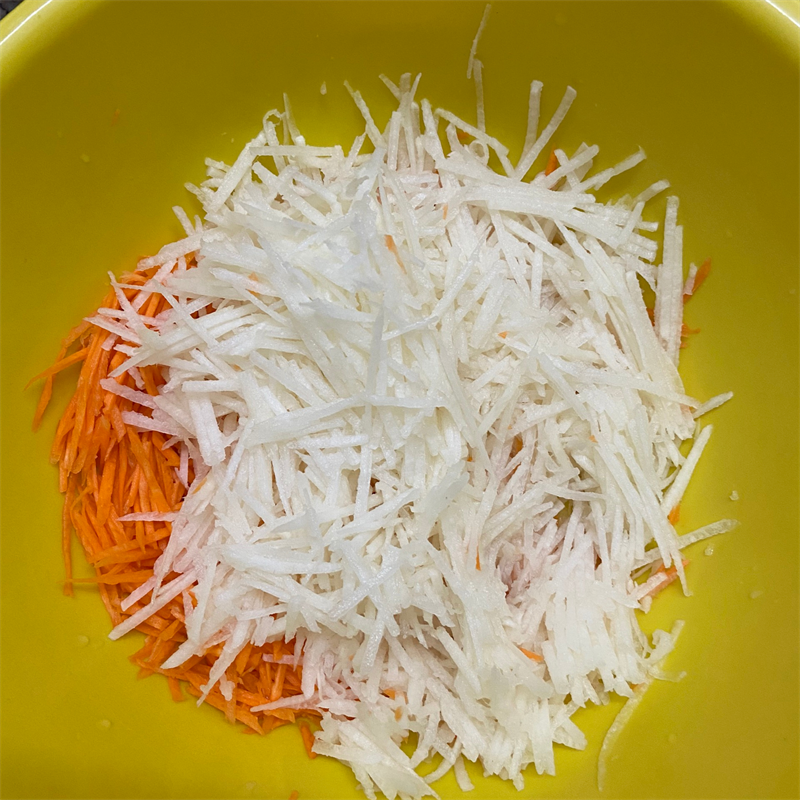 Bước 1 Sơ chế nguyên liệu Bánh bao thanh long đỏ ức gà