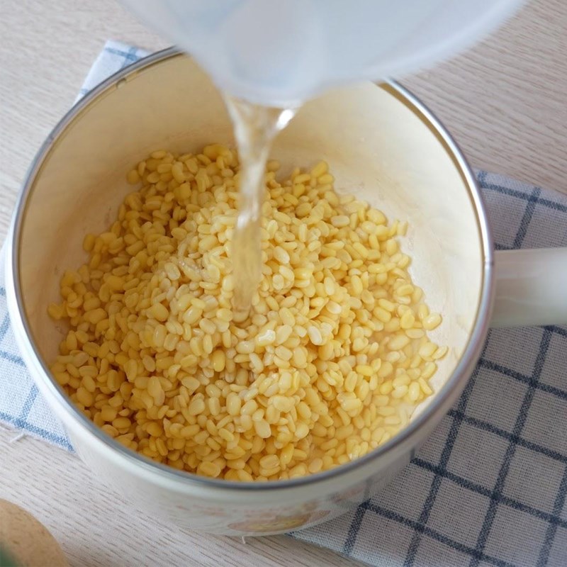 Bước 1 Sơ chế nguyên liệu Bánh trung thu dẻo nhân đậu xanh