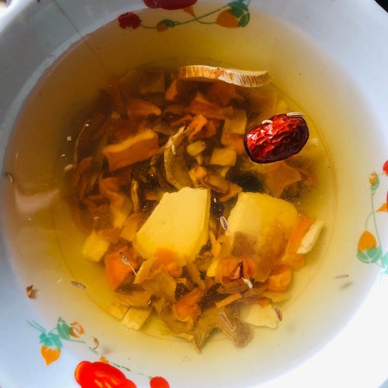 Bước 1 Sơ chế nguyên liệu Chân giò hầm ngũ vị