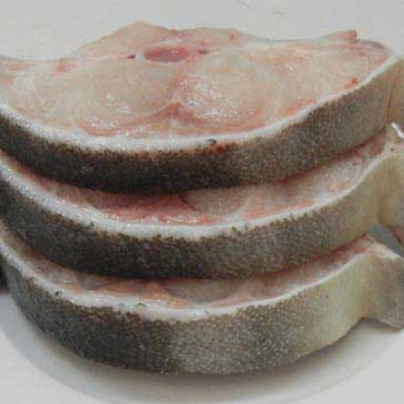 Bước 1 Sơ chế nguyên liệu Canh chua cá bớp nấu dứa