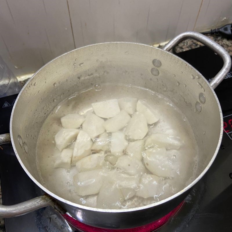 Bước 1 Sơ chế và luộc khoai Thạch khoai môn