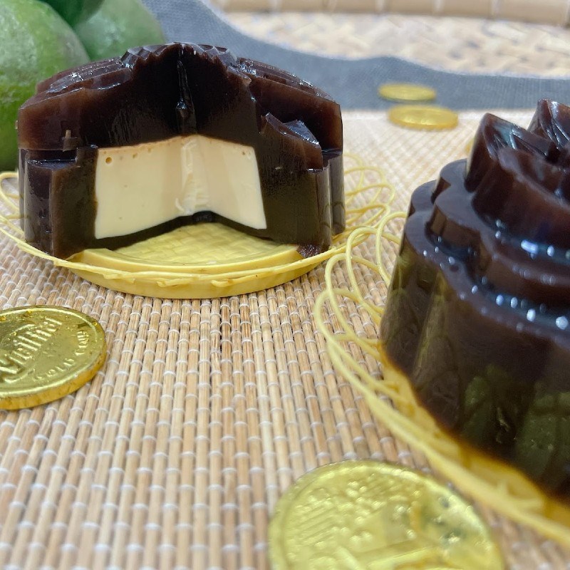 Bước 4 Thành phẩm Bánh Trung Thu rau câu socola nhân bánh flan