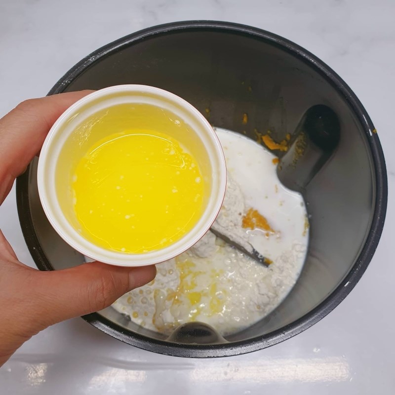 Bước 2 Trộn nguyên liệu làm vỏ bánh Bánh mì bí đỏ