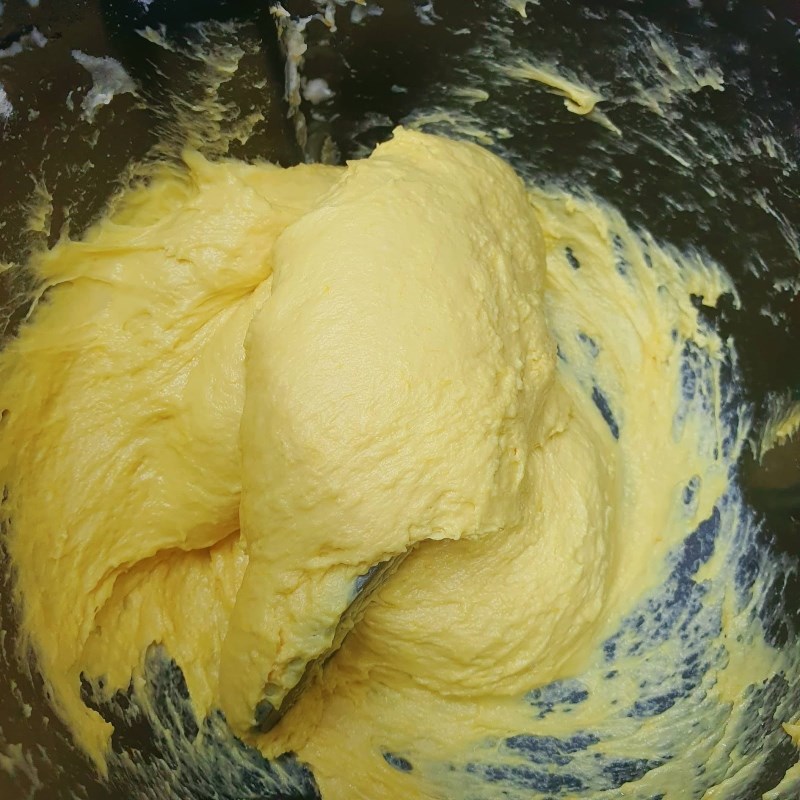 Bước 2 Trộn nguyên liệu làm vỏ bánh Bánh mì bí đỏ