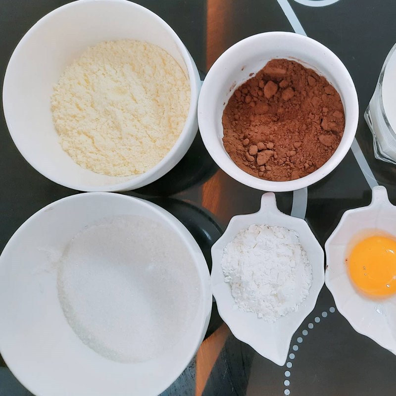 Bước 1 Trộn nguyên liệu Kem socola