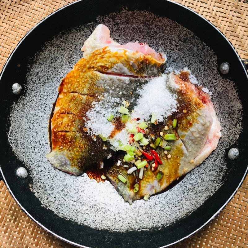 Bước 2 Ướp cá Cá rô kho tiêu