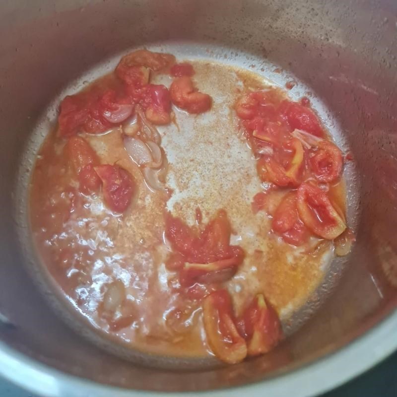 Bước 3 Xào thịt Canh chua thịt băm dọc mùng (Công thức được chia sẻ từ người dùng)