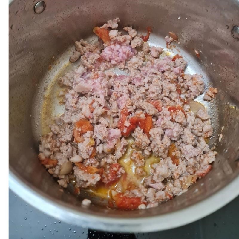 Bước 3 Xào thịt Canh chua thịt băm dọc mùng (Công thức được chia sẻ từ người dùng)