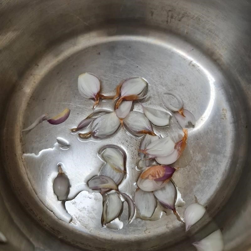 Bước 3 Xào thịt Canh chua thịt băm dọc mùng (Công thức được chia sẻ từ người dùng)