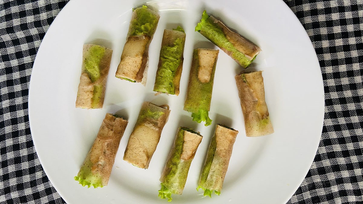 Bánh tráng cuốn thịt heo và sốt me