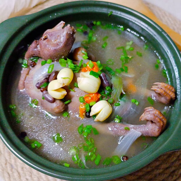 Cách làm bồ câu hầm đậu đen hạt sen nguyên con thơm ngon giàu dinh dưỡng