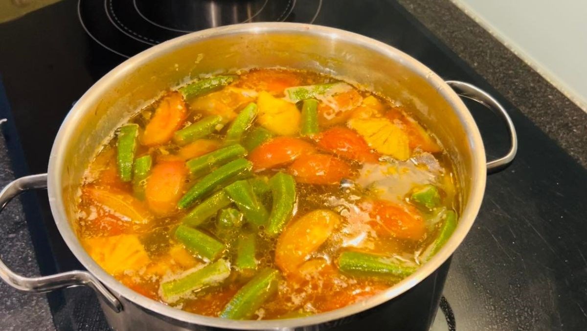 Cá chim biển nấu canh chua