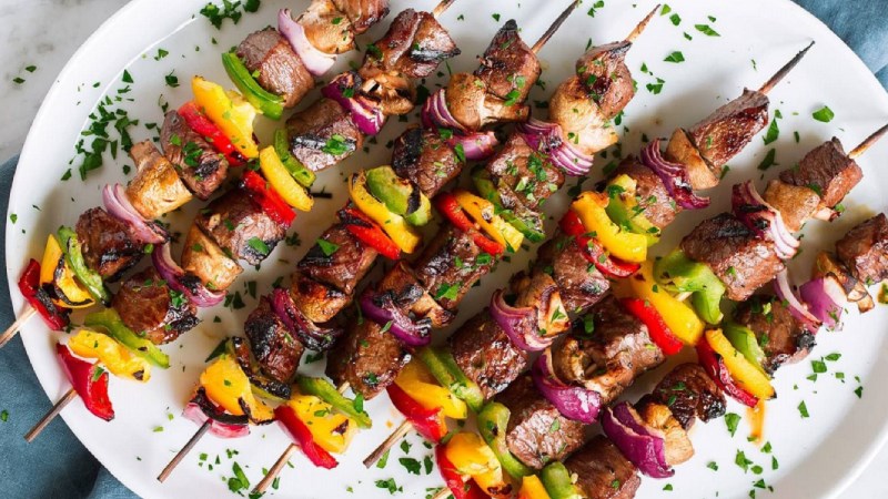 Th&agrave;nh phẩm thịt xi&ecirc;n nướng bằng l&ograve; nướng