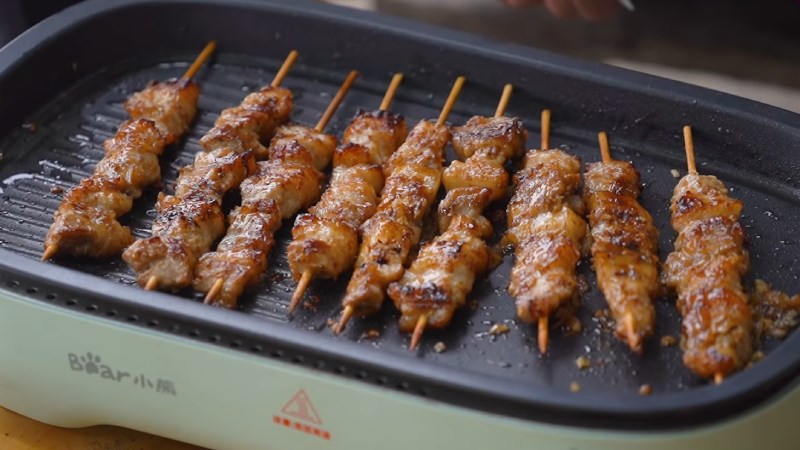 Th&agrave;nh phẩm thịt xi&ecirc;n nướng bằng bếp điện