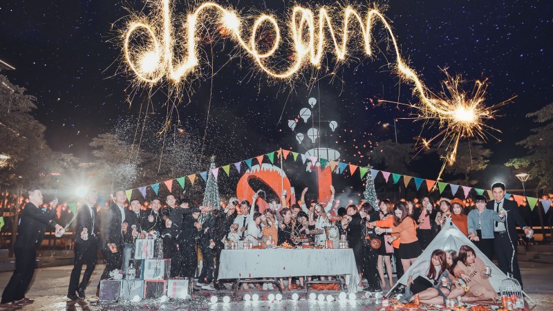 Phong c&aacute;ch tiệc đ&ecirc;m - night party 1