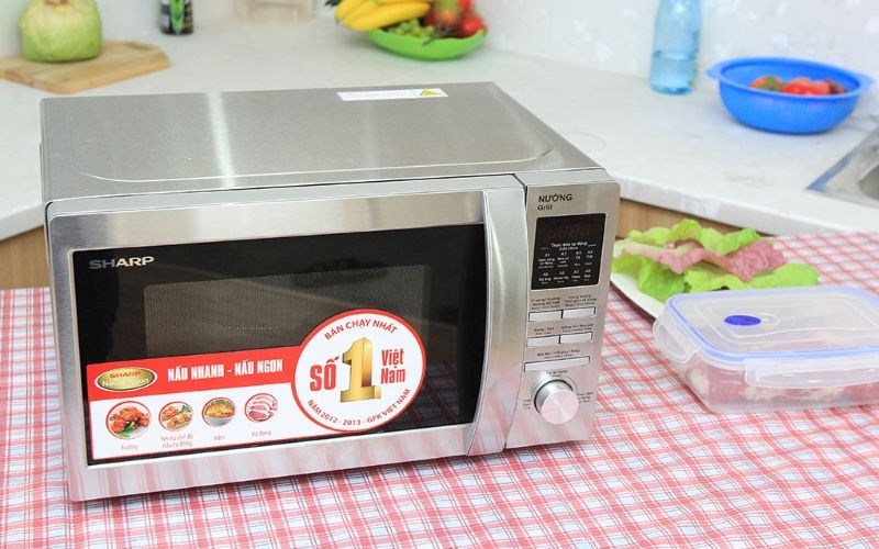 L&ograve; vi s&oacute;ng c&oacute; nướng Sharp R-G620 VN (ST) 20 l&iacute;t 