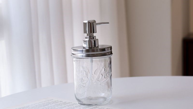 D&ugrave;ng hũ đựng gia vị, hũ đựng thực phẩm l&agrave;m b&igrave;nh đựng x&agrave; ph&ograve;ng