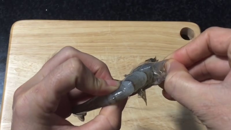 Lột vỏ t&ocirc;m