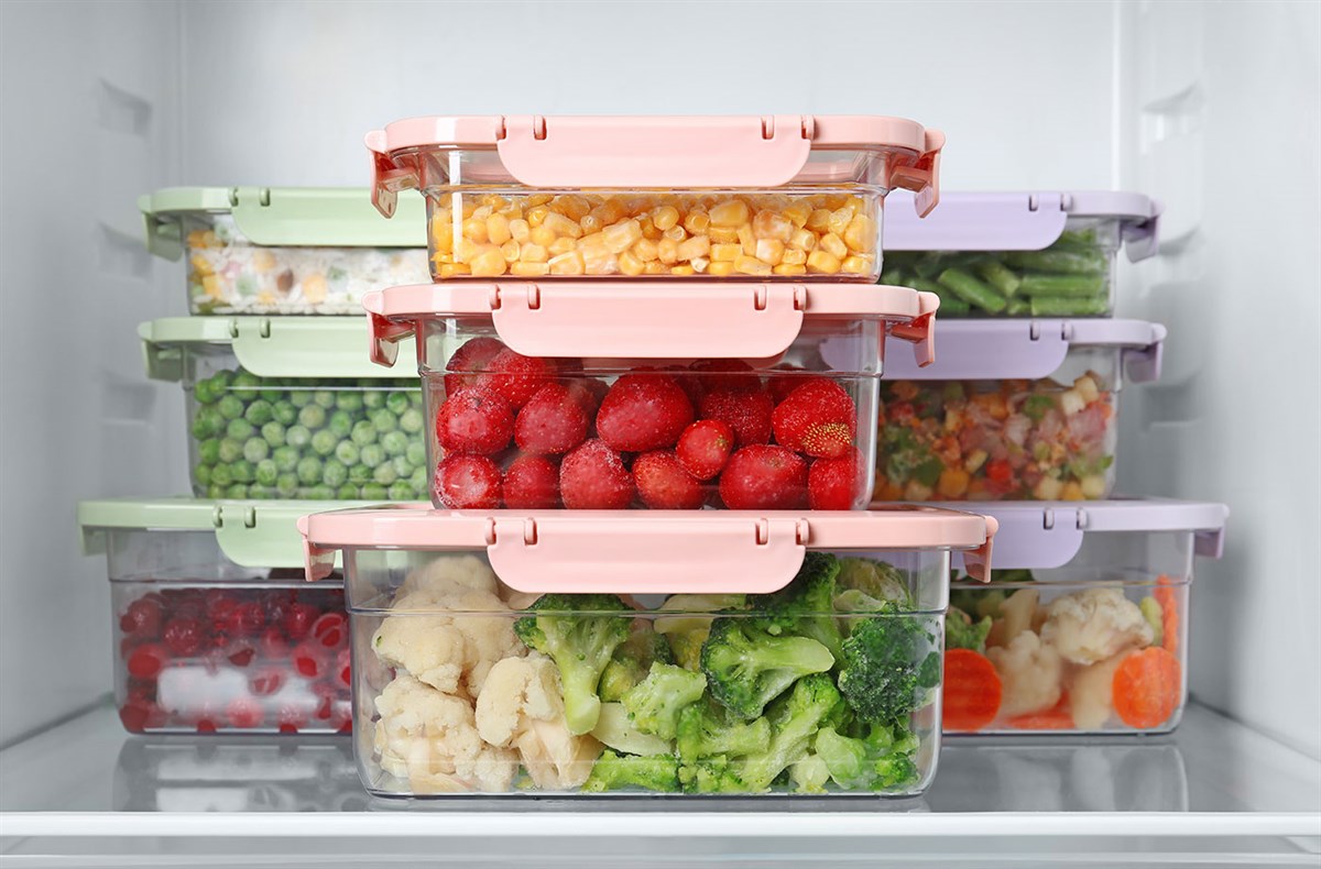 Cho thức ăn vào các hộp chuyên dụng khi bảo quản trong tủ lạnh