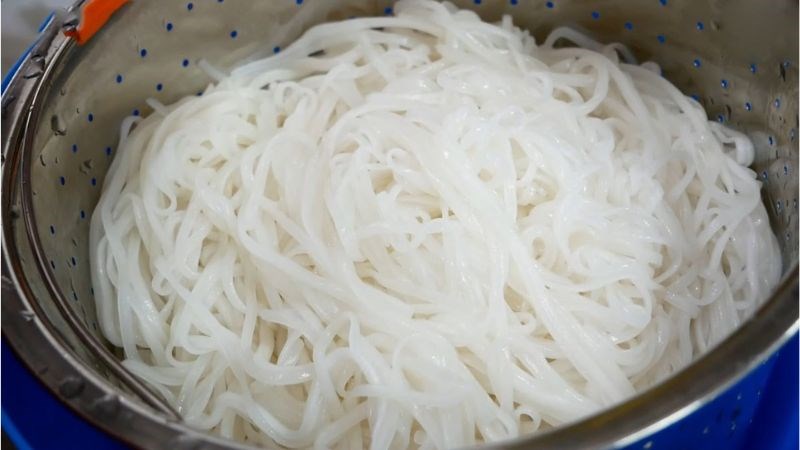 Hủ tiếu sau khi trụng