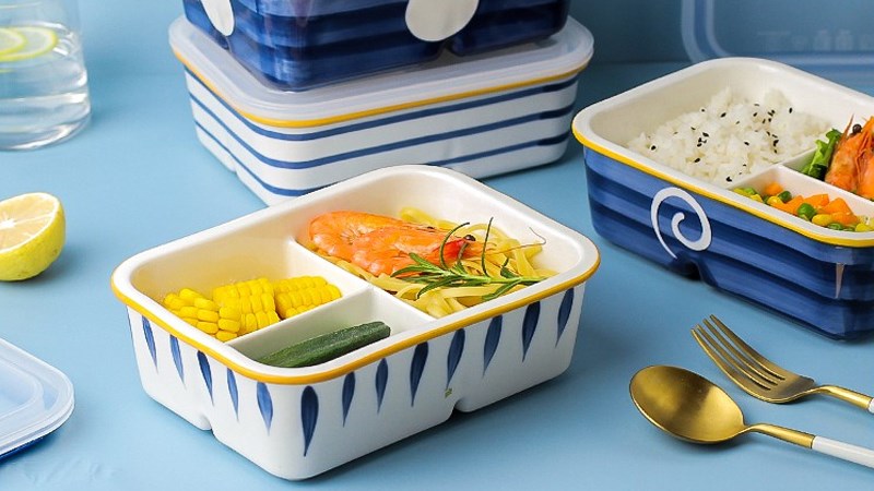 Khả năng giữ nhiệt của hộp đựng thực phẩm bằng sứ tốt nên thường được dùng để đựng cơm trưa